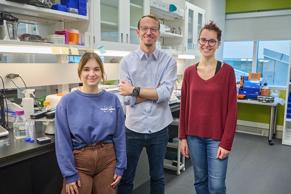 Anthony Flamier and PhD students Margaux Brin (left) and Marion Guillon (right) Anthony Flamier and PhD students Margaux Brin (left) and Marion Guillon (right)